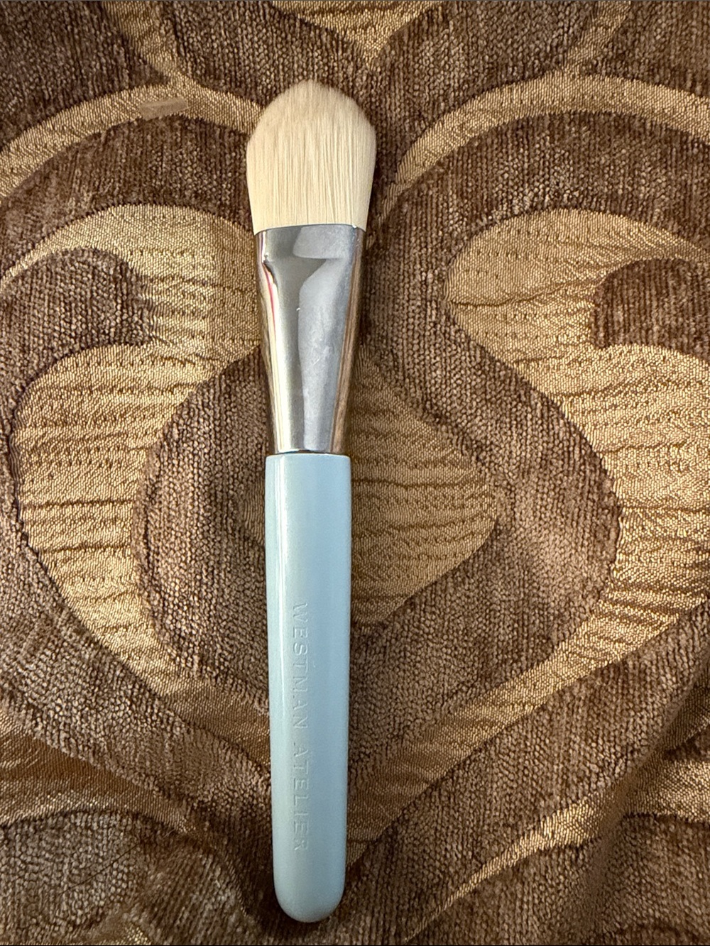 NEW Westman Atelier Foundation Paddle brush with tapered, flat bristles